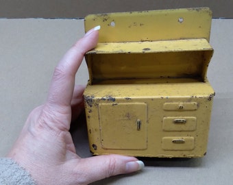 Vintage 1940 Louis Marx toy rare Yellow metal kitchen sideboard tin cupboard for dollhouse