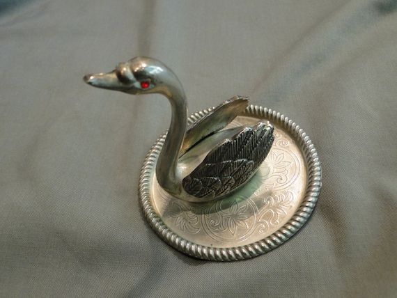 Swan ring holder silver plate with red crystal ey… - image 1