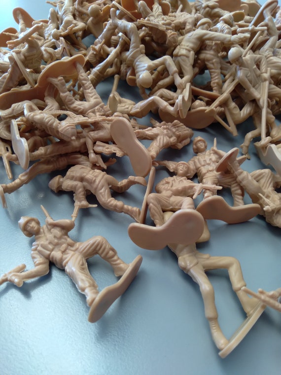 1989 Army Toy Soldiers Tan Army Men Set Lot of 100 Miniature Toy