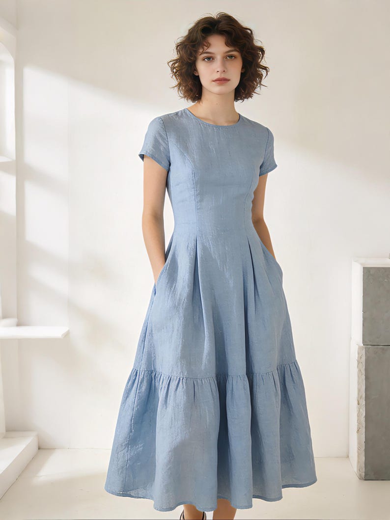 Abito da donna in lino azzurro / Abito midi a maniche corte / Abito estivo in cotone e lino / Abito minimalista a trapezio / Abito casual elegante immagine 2