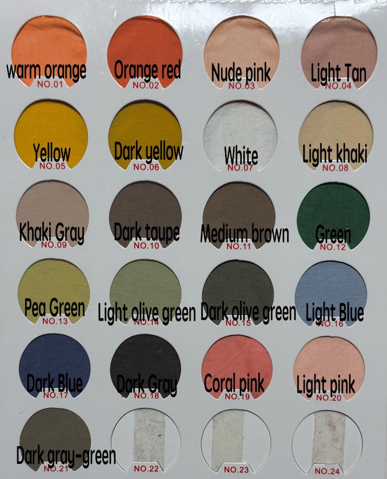 Pu&ograve; includere: Scheda colori con 24 campioni di tessuto in una variet&agrave; di colori, tra cui arancione caldo, giallo, bianco, verde e blu. Ogni colore &egrave; etichettato con il suo nome e un numero.