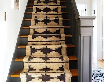 Tapete de escada em juta trançada à mão, estampa asteca preta, estilo boho para corredor.