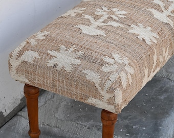 Ławka z juty w białe kwiaty, kilim – dekoracja do przedpokoju/przedpokoju, tapicerowana ławka, pufa z juty, meble do domu w stylu boho, pufa z siedziskiem azteckim