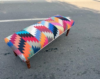 Otomana Kilim de madera hecha a mano / Taburete de algodón multicolor vibrante / Banco tapizado estilo boho con estampado en zigzag / Asiento multifuncional para dormitorio