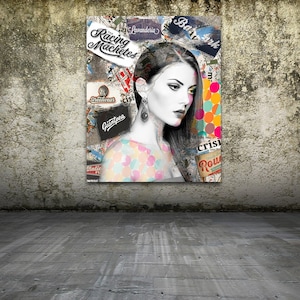 Könnte beinhalten: Eine Collage aus buntem und strukturiertem Papier mit einem Schwarzweißbild eines Frauenkopfes in der Mitte. Die Frau hat langes dunkles Haar und trägt einen großen Ohrring. Die Papiercollage enthält die Wörter "Racing Machetes", "Lavanderia", "Bar Ink", "Giantsea", "crisis" und "Roulette".