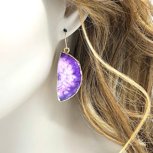 Natürliche Geode Ohrringe Gold, große Geode Ohrringe, Geode Scheibe, Druzy Ohrringe, lila Geode Scheibe