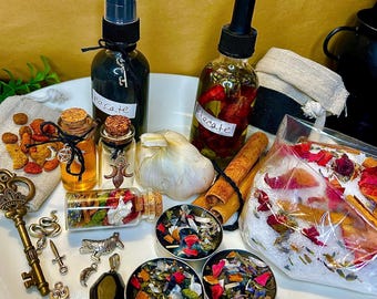 Hekate Altar Kit: Ritual Set with Charms, Oil & Bath Salts