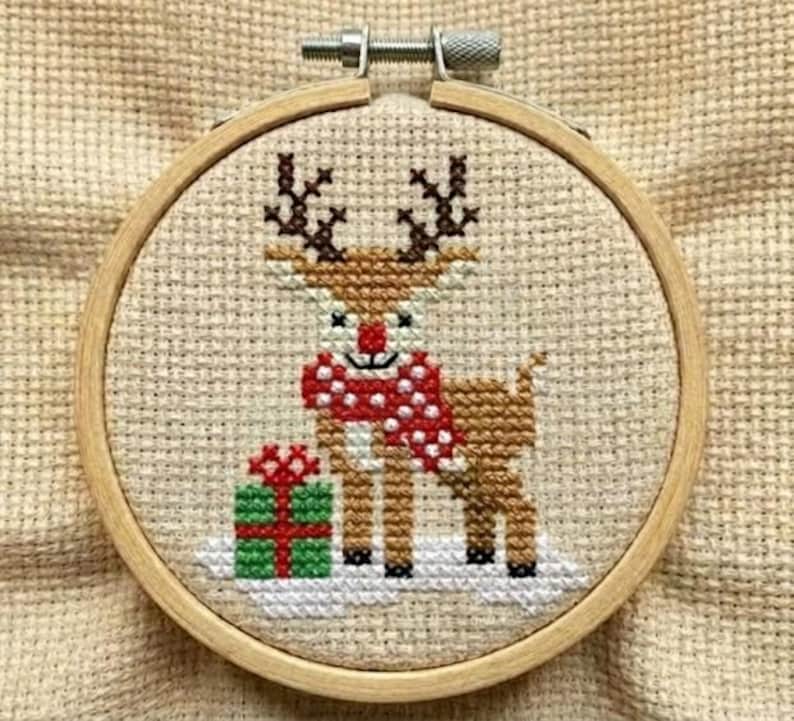 Christmas Mini Cross Stitch Patterns – Beginner Holiday Ornament Set - Etsy
