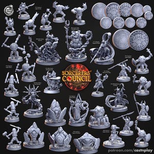 Könnte beinhalten: Eine Sammlung unbemalter Miniaturfiguren, darunter Krieger, Kreaturen und runde Spielsteine. Die Figuren variieren im Design, einige halten Waffen und andere weisen einzigartige, abstrakte Formen auf. Das Logo "Sorcerers' Council" ist sichtbar.