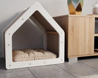 Cuccia minimalista per cani e gatti. Rifugio per animali domestici con struttura a puzzle. Mobili da interno fatti a mano per animali domestici.