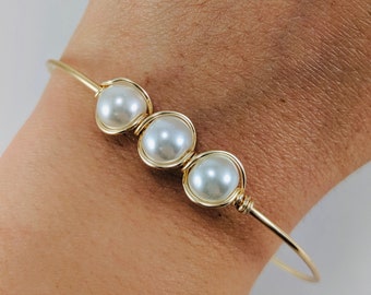 Classic White Pearl Bracelet, Gold Bracelet, Gold and Pearl, Wire Wrapped Bangle, Bangle Bracelet, Glass Pearls, Wedding Bracelet, Infinity