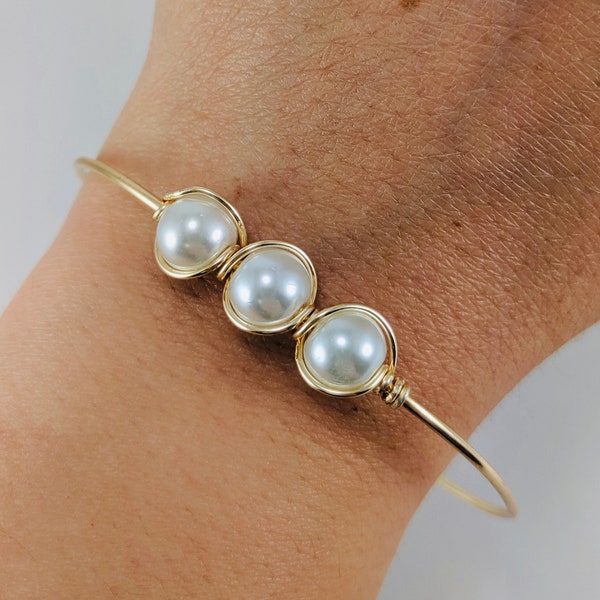 Classic White Pearl Bracelet, Gold Bracelet, Gold and Pearl, Wire Wrapped Bangle, Bangle Bracelet, Glass Pearls, Wedding Bracelet, Infinity