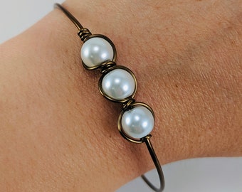 White Pearl Bracelet, Wrapped Pearls, Antique Brass Bangle, Large Glass Pearls, Customizable Bracelets, Handmade, Stacking Bracelet, Elegant