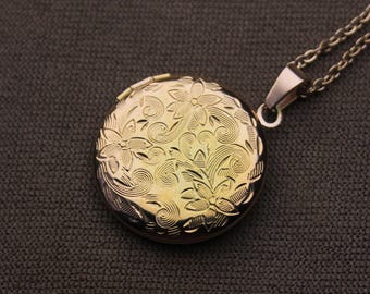 Personalized Round Locket Necklace, locket with Photo, Tiny Gold Round Locket, Memorial Gift For Her, Best Friend Jewelry, Gift For Mum