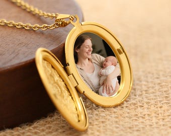 Personalized Engraved Oval Necklace, Locket Necklace with Photo for Women, Memorial Gift for mom, Birthday Gift for Mom, New Mom Gift