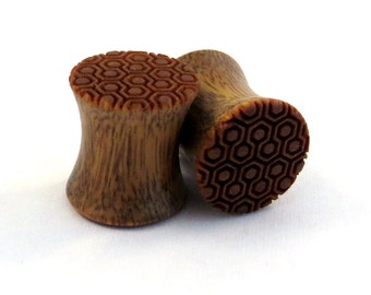 Honeycomb Pattern Lignum Vitae Plugs PAIR  0g (8mm) 00g (9mm) (10 mm) 7/16" (11mm) 1/2" (13mm) 9/16" (14mm) 5/8" (16mm) 3/4" Wood Ear Gauges