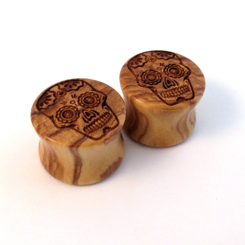 Sugar Skull Olivewood Wooden Plugs PAIR 00g (10mm) 7/16