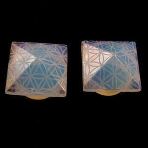 Flower of Life Faceted Single Flare Plugs Opalite or Black PAIR 2g 0g 00g 9mm 1/2 13mm 9/16 14mm 5/8 16mm 3/4 Glass Pyramid Ear Gauges image 5