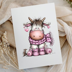 Puede incluir: Ilustraci&oacute;n caprichosa de una vaca sentada con una nariz rosa, bufanda y calentadores de piernas, todos adornados con patrones de corazones. La vaca tiene pelo casta&ntilde;o y peque&ntilde;os cuernos. Pendientes rosas en forma de coraz&oacute;n cuelgan de sus orejas.