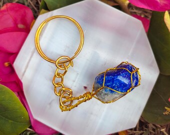 Llavero de lapislázuli hecho a mano, llavero de cristal chapado en oro, dije para bolso con piedras preciosas.