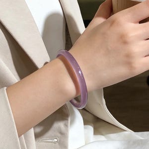 Lila Jade Armreif dünne stapelbare Armband 4 mm 6 mm 8 mm Lavendel Glas Armreif Minimalist Zierliche Armband Frauen Schmuck Geschenk für sie