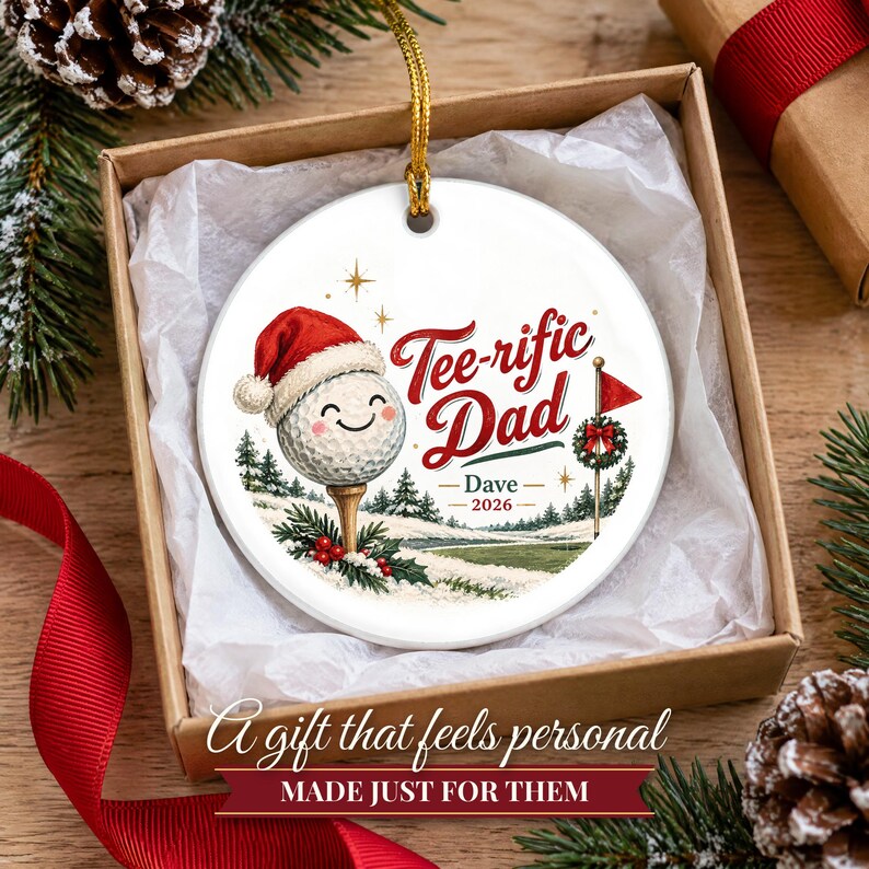 Adorno navideño de golf 2026, regalo para papá amante del golf, recuerdo personalizado con nombre de golfista excepcional, decoración de árbol de cerámica con gorro de Papá Noel y pelota sobre un tee. imagen 6