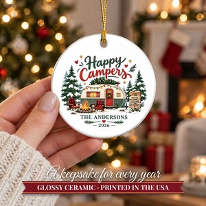 Camper Ornament Christmas 2026, Happy Campers Family Gift, RV Travel Trailer Custom Name Keepsake, Camping Lover Ceramic Tree Decor afbeelding 12