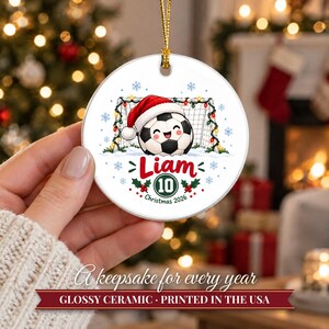 Soccer Ornament Christmas 2026, Soccer Player Gift for Boys Girls, Santa Hat Ball Custom Name Keepsake, Kids Sports Ceramic Tree Decor afbeelding 12