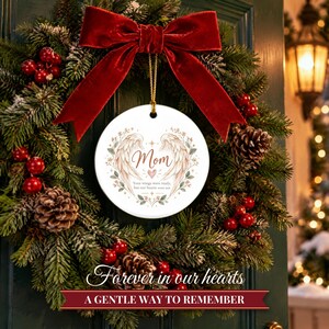Mom Memorial Ornament, Angel Wings In Loving Memory Christmas Keepsake, Loss of Mom Sympathy Gift, Custom Name Remembrance afbeelding 6