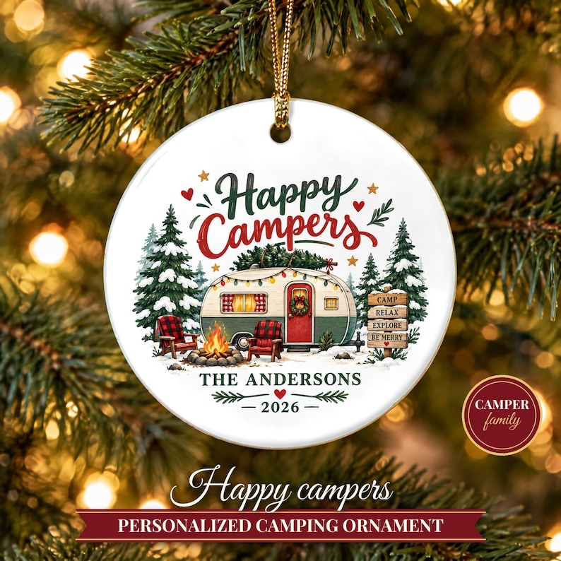 Camper Ornament Christmas 2026, Happy Campers Family Gift, RV Travel Trailer Custom Name Keepsake, Camping Lover Ceramic Tree Decor afbeelding 1