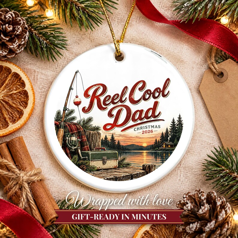 Adorno navideño de pesca 2026, regalo para papá pescador, recuerdo personalizado con el nombre de Reel Cool Dad, decoración de árbol de Navidad de cerámica con flotador para cabaña de lago imagen 10