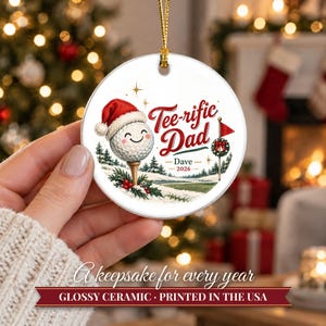 Adorno navideño de golf 2026, regalo para papá amante del golf, recuerdo personalizado con nombre de golfista excepcional, decoración de árbol de cerámica con gorro de Papá Noel y pelota sobre un tee. imagen 12