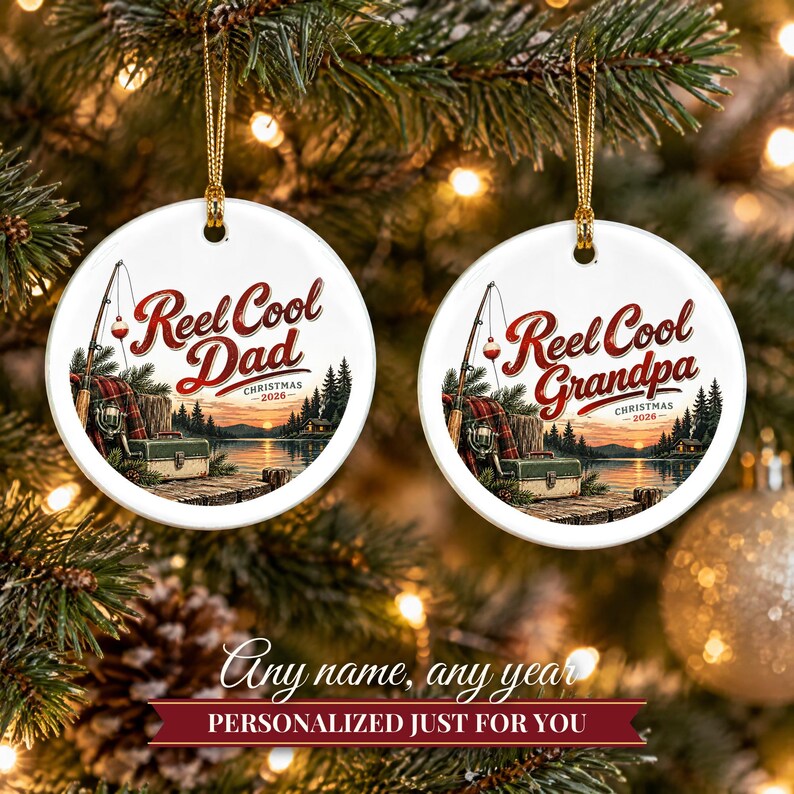 Adorno navideño de pesca 2026, regalo para papá pescador, recuerdo personalizado con el nombre de Reel Cool Dad, decoración de árbol de Navidad de cerámica con flotador para cabaña de lago imagen 9