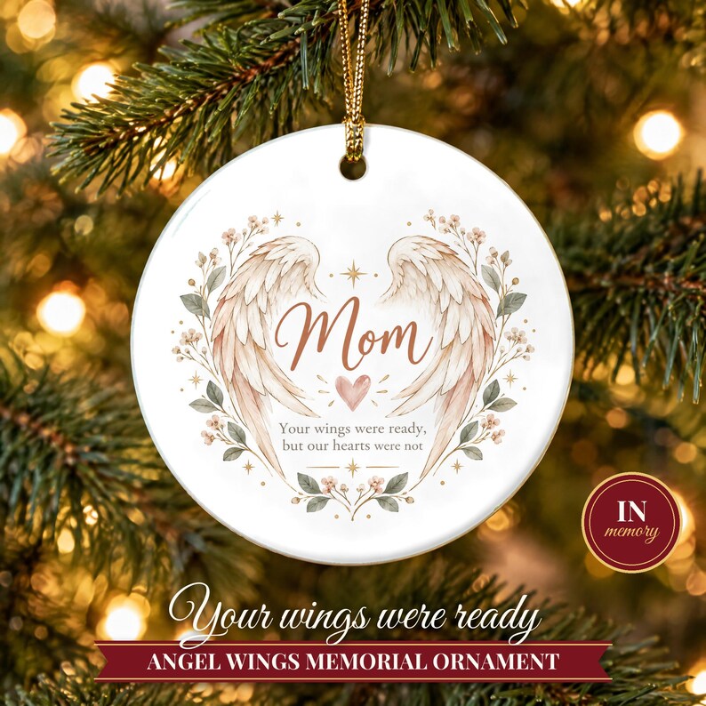 Mom Memorial Ornament, Angel Wings In Loving Memory Christmas Keepsake, Loss of Mom Sympathy Gift, Custom Name Remembrance afbeelding 1