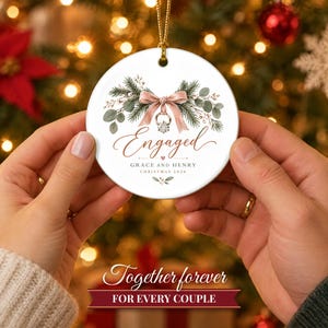 Adorno de compromiso 2026, adorno navideño de compromiso con nombres, recuerdo de anillo de diamantes, regalo de compromiso para la pareja, futura novia. imagen 8