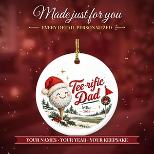 Adorno navideño de golf 2026, regalo para papá amante del golf, recuerdo personalizado con nombre de golfista excepcional, decoración de árbol de cerámica con gorro de Papá Noel y pelota sobre un tee. imagen 2