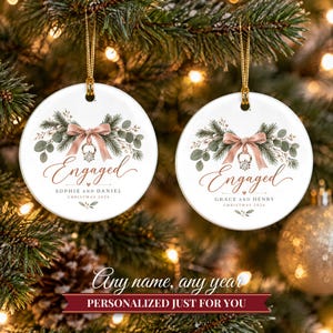 Adorno de compromiso 2026, adorno navideño de compromiso con nombres, recuerdo de anillo de diamantes, regalo de compromiso para la pareja, futura novia. imagen 9