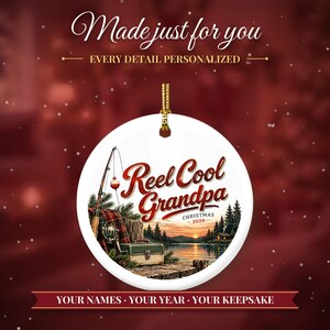Adorno navideño de pesca 2026, regalo para papá pescador, recuerdo personalizado con el nombre de Reel Cool Dad, decoración de árbol de Navidad de cerámica con flotador para cabaña de lago imagen 2