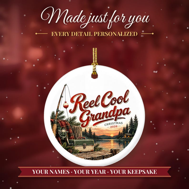 Adorno navideño de pesca 2026, regalo para papá pescador, recuerdo personalizado con el nombre de Reel Cool Dad, decoración de árbol de Navidad de cerámica con flotador para cabaña de lago imagen 2
