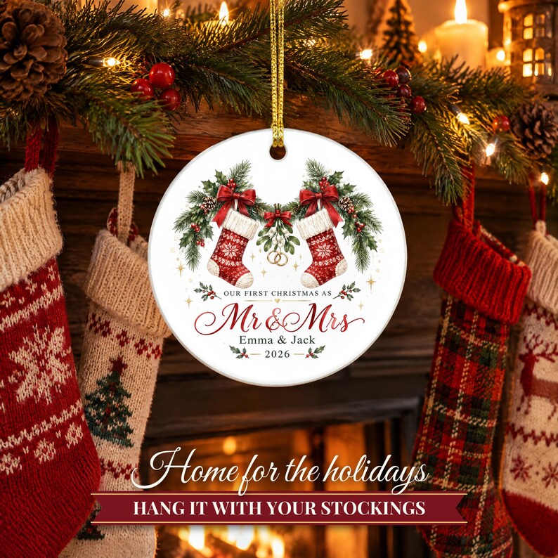 Adorno navideño "Nuestra primera Navidad como casados ​​2026", recuerdo personalizado para el Sr. y la Sra., regalo para recién casados, regalo de boda para la pareja, calcetines navideños. imagen 11