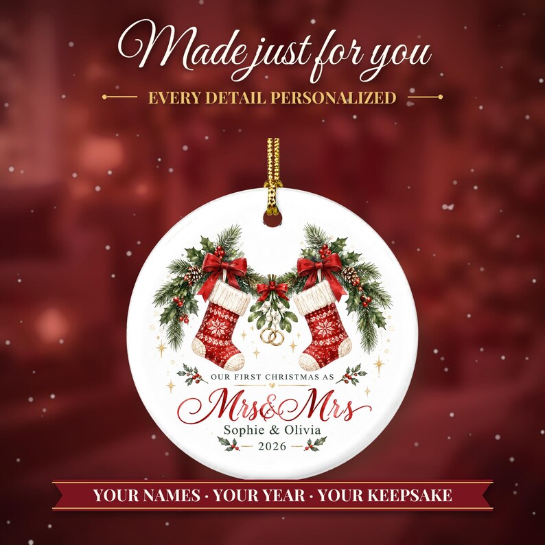 Adorno navideño "Nuestra primera Navidad como casados ​​2026", recuerdo personalizado para el Sr. y la Sra., regalo para recién casados, regalo de boda para la pareja, calcetines navideños. imagen 2
