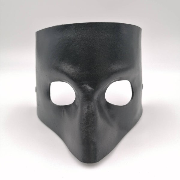 Small bauta. Black mask. Small bauta mask
