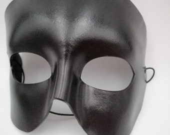 Queen Margot leather mask