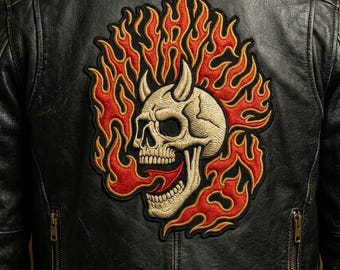 Jaqueta de couro preta vintage desgastada estilo motociclista - Patch bordado nas costas com caveira flamejante e chifres - Roupa masculina estilo motociclista rock punk streetwear feita à mão