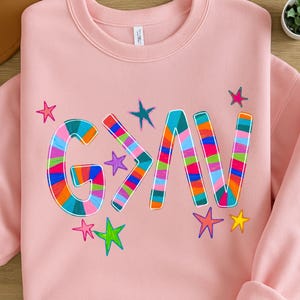 以下が含まれることがあります： クリーム、ライトグレー、ダークグレーの3色の、まだら模様のマット仕上げのセラミックマグのセット。各マグはシンプルでミニマリストなデザインで、コーヒーや紅茶に最適です。