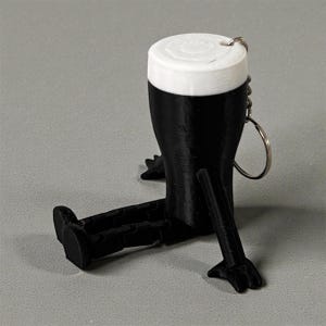 Puede incluir: Un juego de tres tazas de cer&aacute;mica con un acabado mate moteado. Las tazas son de color crema, gris claro y gris oscuro. Cada taza tiene un dise&ntilde;o simple y minimalista.