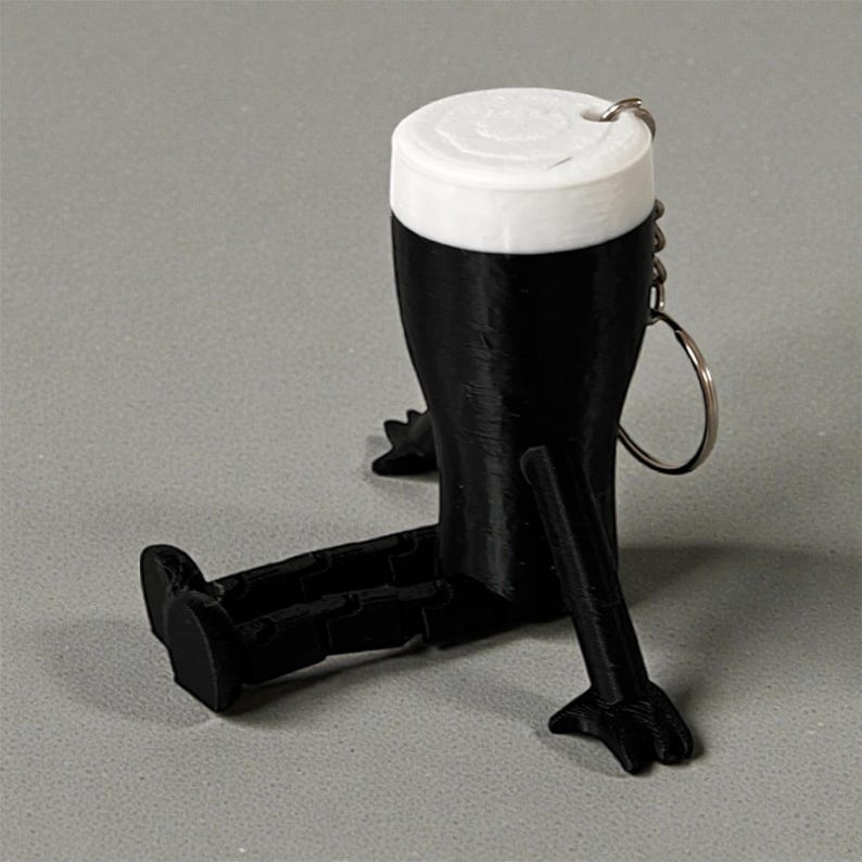 Puede incluir: Un juego de tres tazas de cer&aacute;mica con un acabado mate moteado. Las tazas son de color crema, gris claro y gris oscuro. Cada taza tiene un dise&ntilde;o simple y minimalista.