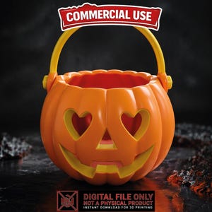 Op de afbeelding: Een oranje pompoenvormige Halloween-mand met een gele handgreep. De pompoen heeft hartvormige ooguitsparingen en een lachende mond. De woorden "COMMERCIAL USE" staan boven de handgreep. De onderkant van de afbeelding zegt "DIGITAL FILE ONLY NOT A PHYSICAL PRODUCT INSTANT DOWNLOAD FOR 3D PRINTING".