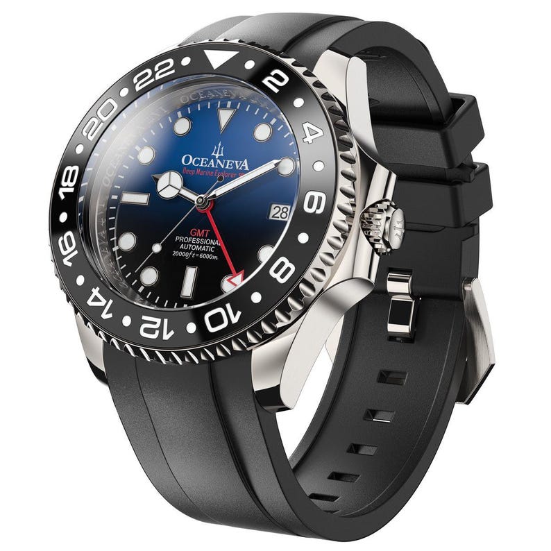 K&ouml;nnte beinhalten: Eine schwarze und silberne Oceaneva GMT Professional Automatic Uhr mit blauem Zifferblatt. Die Uhr hat eine schwarze L&uuml;nette mit wei&szlig;en Ziffern, einen roten Sekundenzeiger und ein schwarzes Kautschukarmband. Wasserdicht bis 600m.
