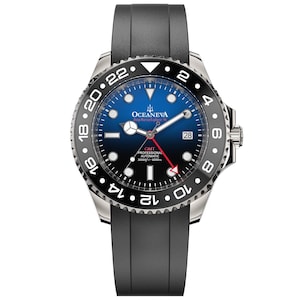 K&ouml;nnte beinhalten: Edelstahl-Armbanduhr mit schwarzer L&uuml;nette und blau-schwarzem Zifferblatt. Die Uhr hat ein schwarzes Kautschukarmband und eine Datumsanzeige bei 3 Uhr. Das Zifferblatt hat wei&szlig;e Stundenmarkierungen und Zeiger, mit einem roten Sekundenzeiger.
